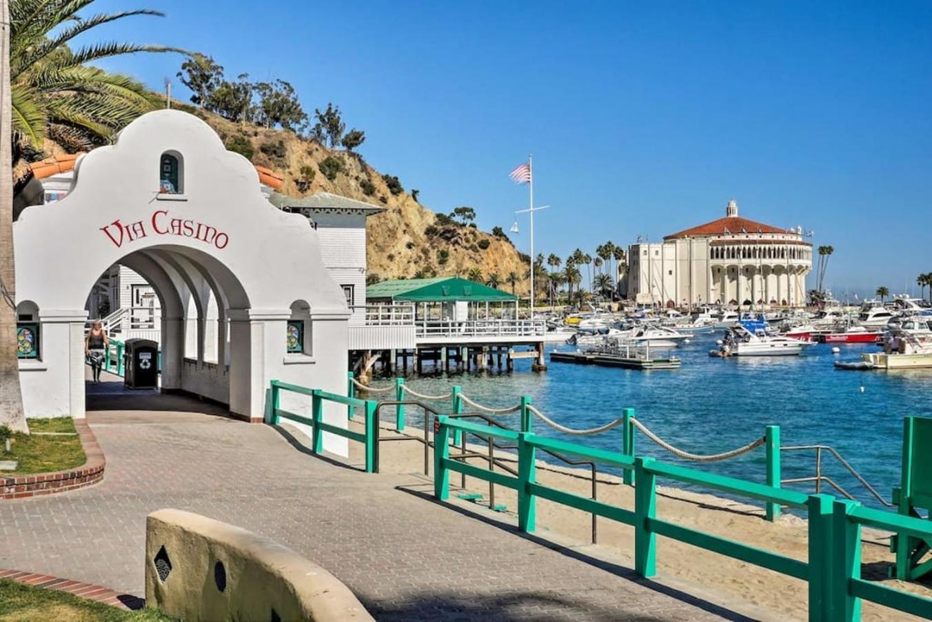 Gorgeous Oceanfront Villa With Panoramic Views Avalon Exterior photo