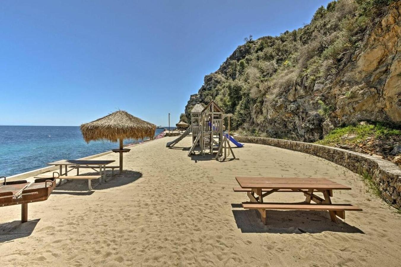 Gorgeous Oceanfront Villa With Panoramic Views Avalon Exterior photo